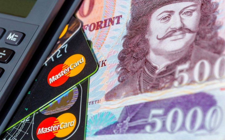 Bankkártya vagy készpénz? A többség erre szavaz
