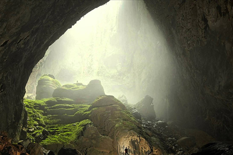 Drónnal a világ legnagyobb barlangjában