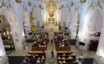 Délután tartják az éjféli miséket mindenhol a főegyházmegyében