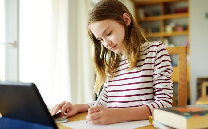 Ismét oktatási tartalmakkal segíti az iskolásokat a közmédia